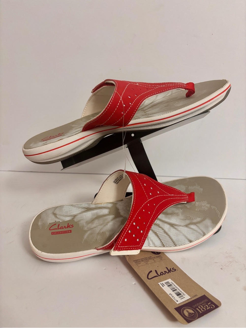 NWT Clarks Women's Red Thong Sandals size 11